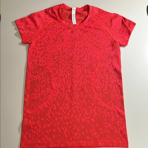 Lululemon Swiftly Tech Short Sleeve 2.0 Covered Camo Red Rock/Flare  Size 8 - Picture 2 of 8